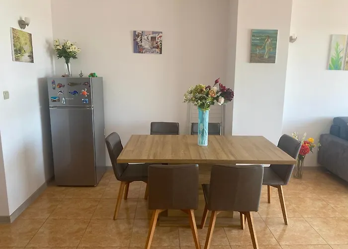 Gorgeous, 1 Bed Apt, Sea Views. 아파트 *