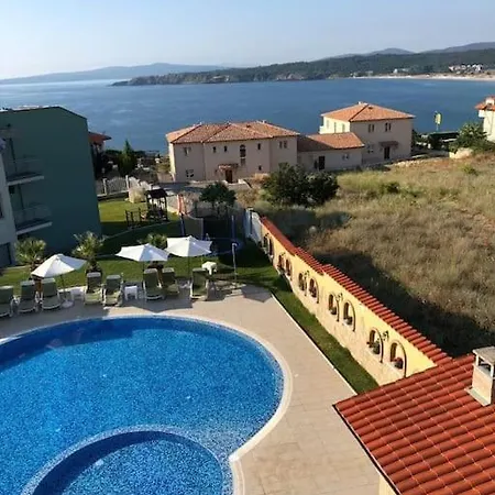 Gorgeous, 1 Bed Apt, Sea Views. *