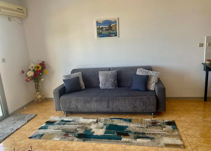 Gorgeous, 1 Bed Apt, Sea Views. Διαμέρισμα Dyuni