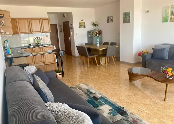 Διαμέρισμα Gorgeous, 1 Bed Apt, Sea Views. Dyuni